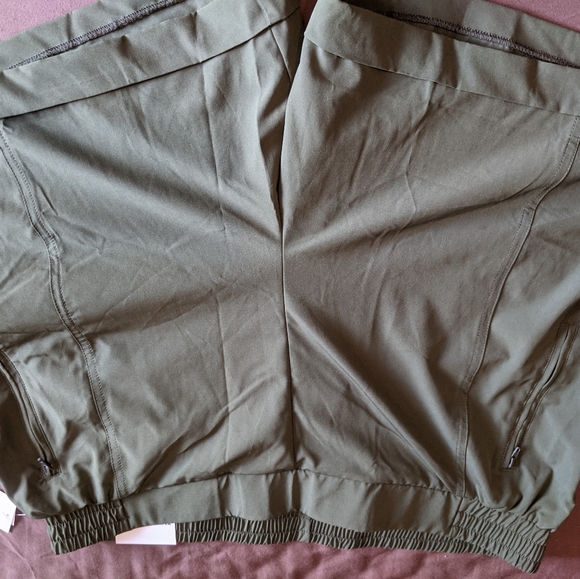 Old Navy active green shorts - Picture 2 of 2